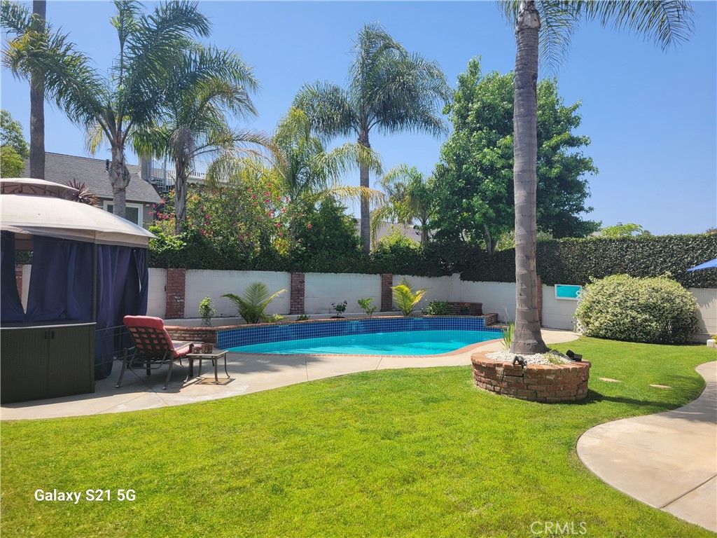 B Lochlea Lane, Huntington Beach, CA 92646