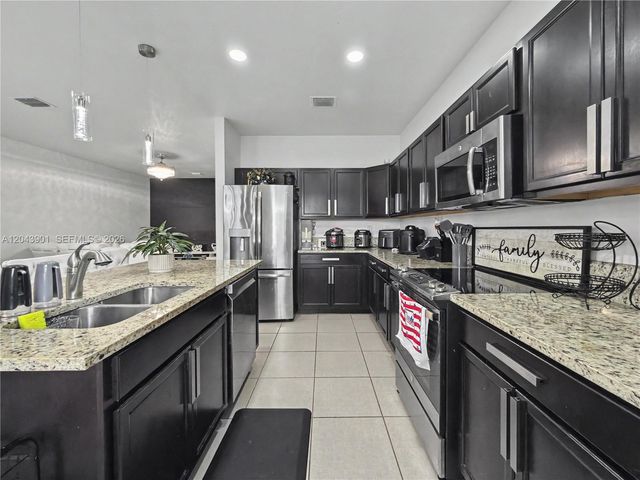 11611 SW 253rd St, Homestead, FL 33032