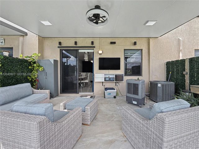 11611 SW 253rd St, Homestead, FL 33032