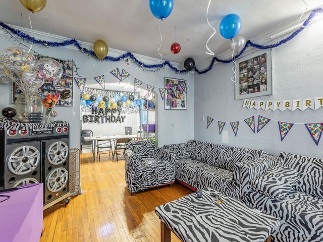 8119 S Escanaba Avenue, Chicago, IL 60617