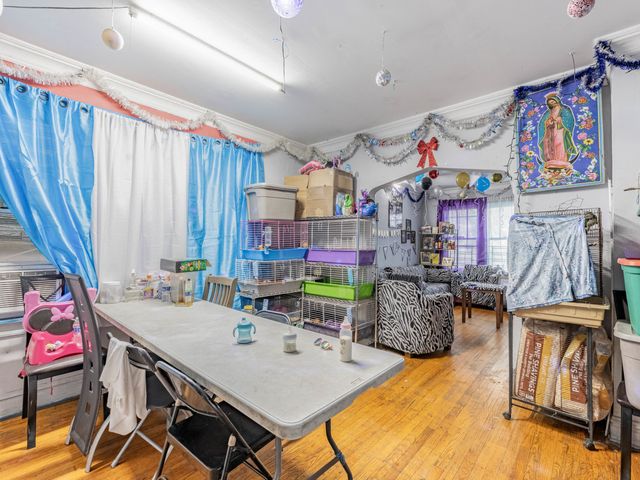 8119 S Escanaba Avenue, Chicago, IL 60617