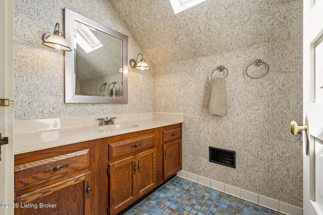 1338 S 6th St, Louisville, KY 40208