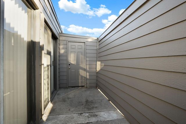 6816 Cumberland Pl, Stockton, CA 95219