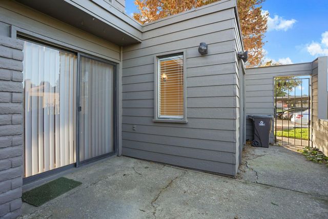 6816 Cumberland Pl, Stockton, CA 95219