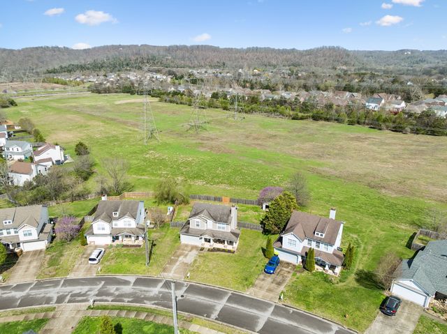 7148 Commonwealth Cir, Nashville, TN 37221