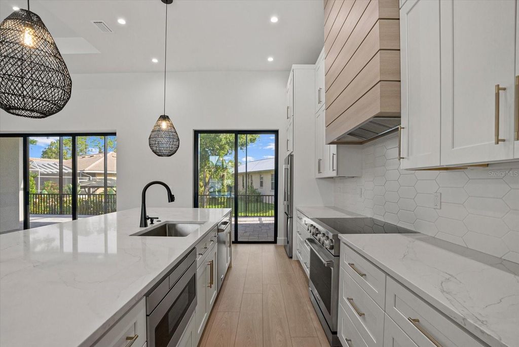 Image 14 of property listing at 1605 LANDFALL DRIVE, Nokomis, FL 34275