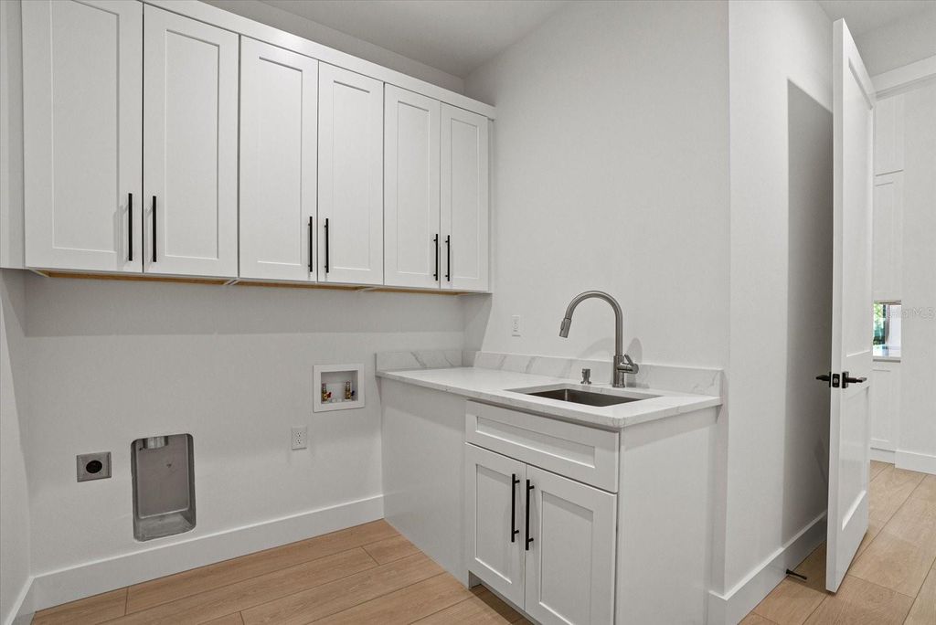 Image 31 of property listing at 1605 LANDFALL DRIVE, Nokomis, FL 34275