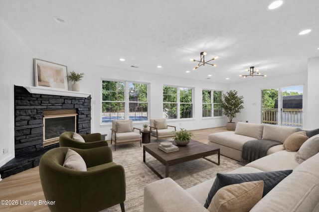 8113 Apple Valley Dr, Louisville, KY 40228
