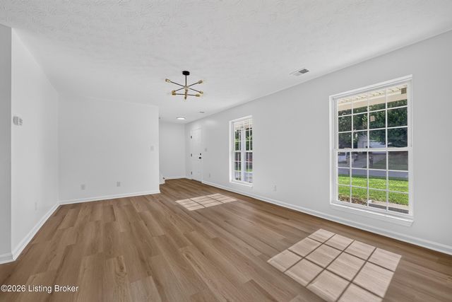 8113 Apple Valley Dr, Louisville, KY 40228