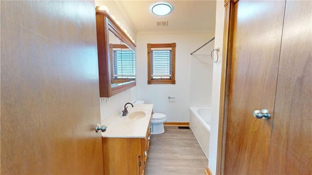 715 E Highland Avenue, Nevada, MO 64772