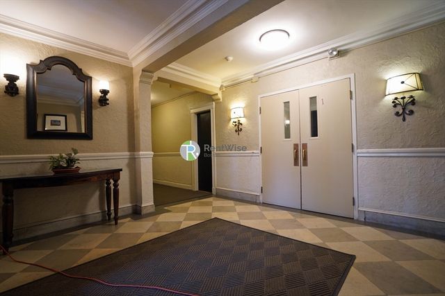 66 Queensberry St 320, Boston, MA 02215