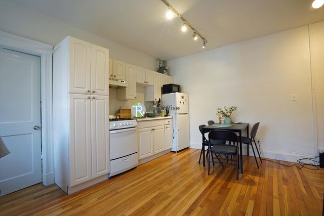 66 Queensberry St 320, Boston, MA 02215