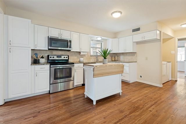 8030 Hunnicut Road, Dallas, TX 75228