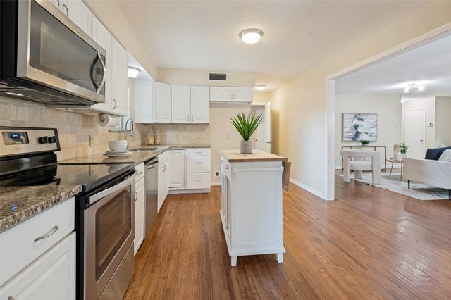 8030 Hunnicut Road, Dallas, TX 75228