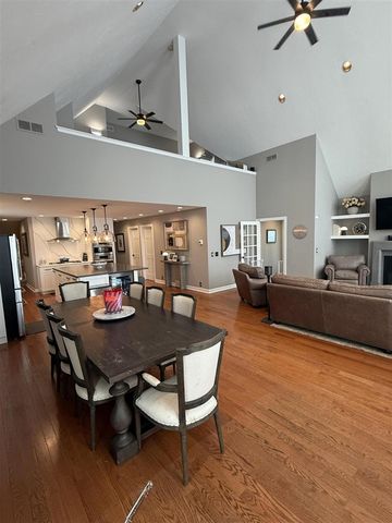 2628 E Shore Drive, Portage, MI 49002