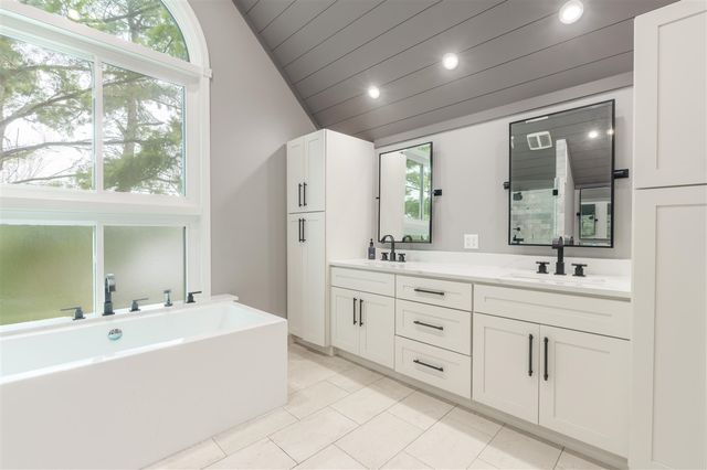 2628 E Shore Drive, Portage, MI 49002