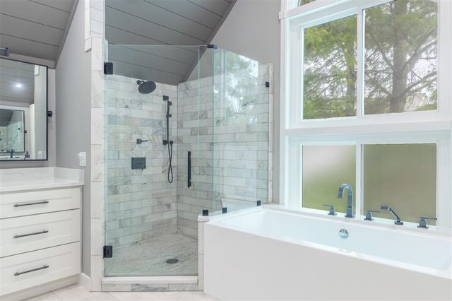 2628 E Shore Drive, Portage, MI 49002