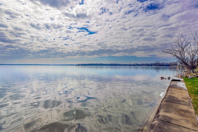 2628 E Shore Drive, Portage, MI 49002