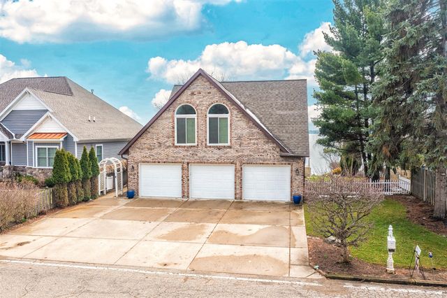 2628 E Shore Drive, Portage, MI 49002