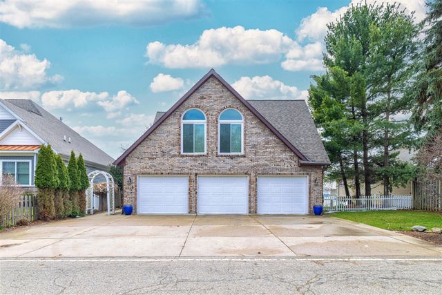 2628 E Shore Drive, Portage, MI 49002