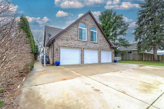 2628 E Shore Drive, Portage, MI 49002