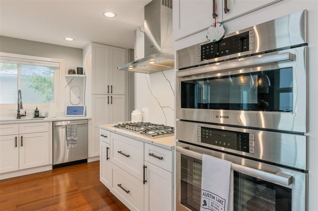 2628 E Shore Drive, Portage, MI 49002