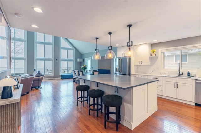 2628 E Shore Drive, Portage, MI 49002