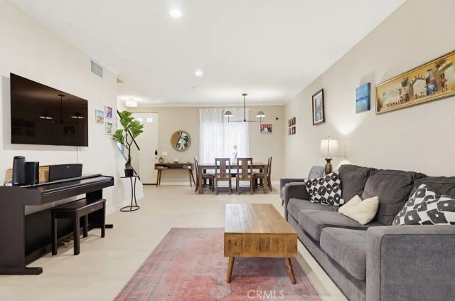 851 N San Vicente Boulevard 110, West Hollywood, CA 90069