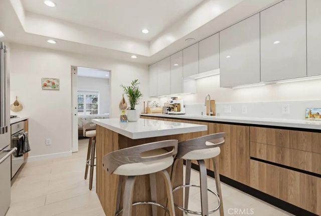 851 N San Vicente Boulevard 110, West Hollywood, CA 90069