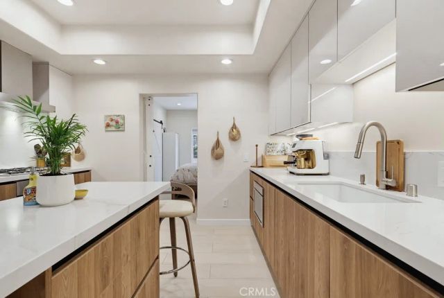 851 N San Vicente Boulevard 110, West Hollywood, CA 90069