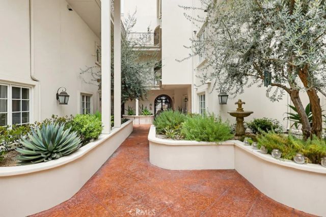 851 N San Vicente Boulevard 110, West Hollywood, CA 90069