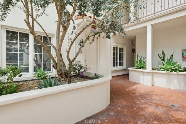 851 N San Vicente Boulevard 110, West Hollywood, CA 90069