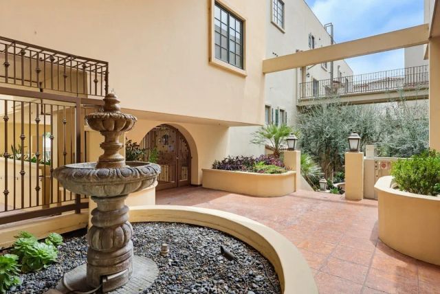 851 N San Vicente Boulevard 110, West Hollywood, CA 90069