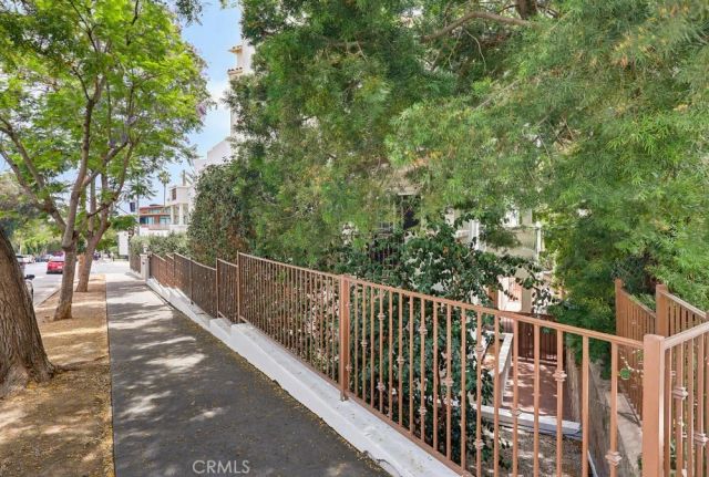 851 N San Vicente Boulevard 110, West Hollywood, CA 90069
