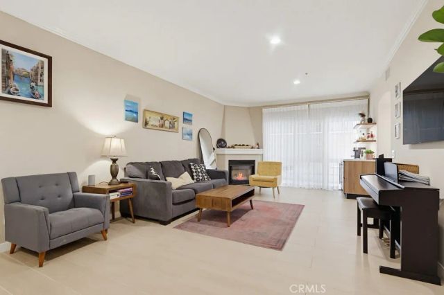 851 N San Vicente Boulevard 110, West Hollywood, CA 90069