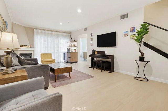 851 N San Vicente Boulevard 110, West Hollywood, CA 90069