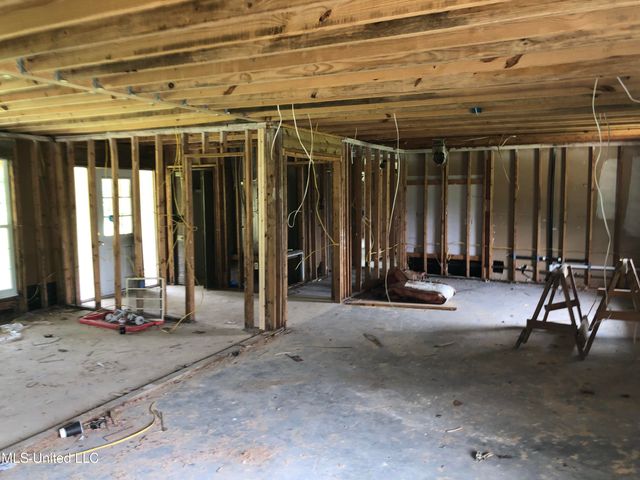 303 Old Spanish Trail, Jackson, MS 39212