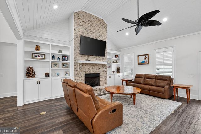 211 Sanford Drive, Waverly, GA 31565