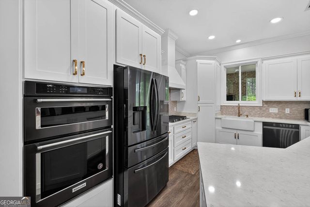 211 Sanford Drive, Waverly, GA 31565