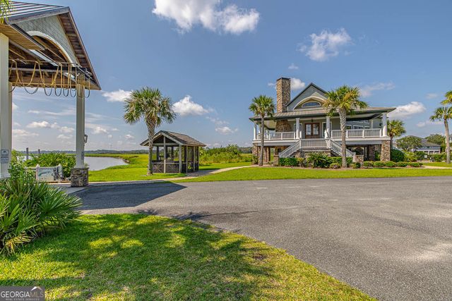 211 Sanford Drive, Waverly, GA 31565