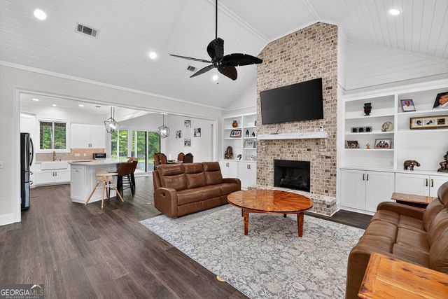 211 Sanford Drive, Waverly, GA 31565