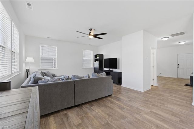 130 Meadows Landing LN, Suffolk, VA 23434