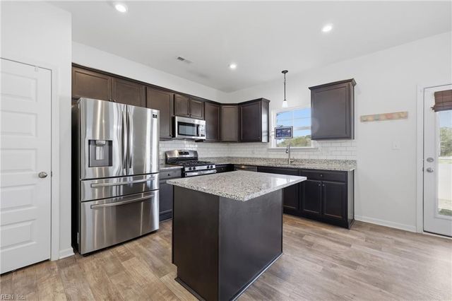 130 Meadows Landing LN, Suffolk, VA 23434