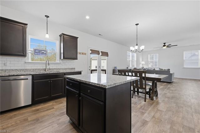 130 Meadows Landing LN, Suffolk, VA 23434