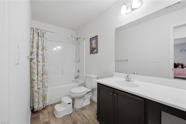 130 Meadows Landing LN, Suffolk, VA 23434