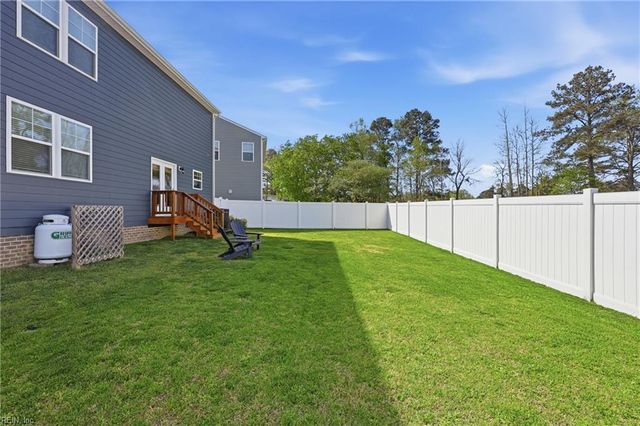 130 Meadows Landing LN, Suffolk, VA 23434