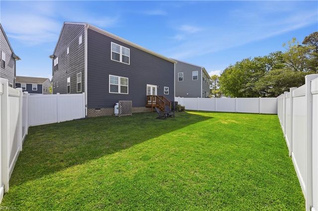 130 Meadows Landing LN, Suffolk, VA 23434