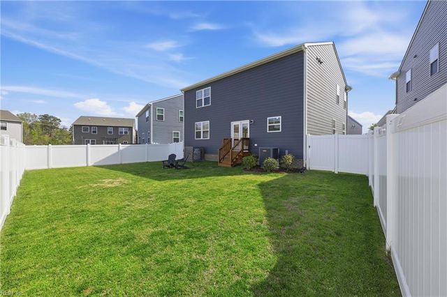 130 Meadows Landing LN, Suffolk, VA 23434