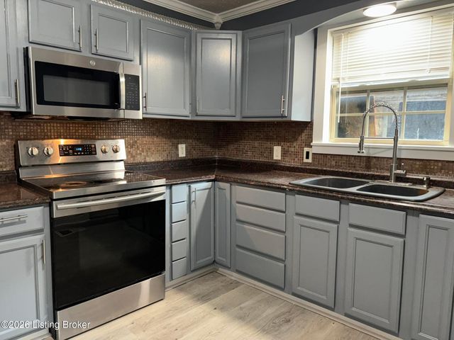 1534 Walter Ave, Louisville, KY 40215