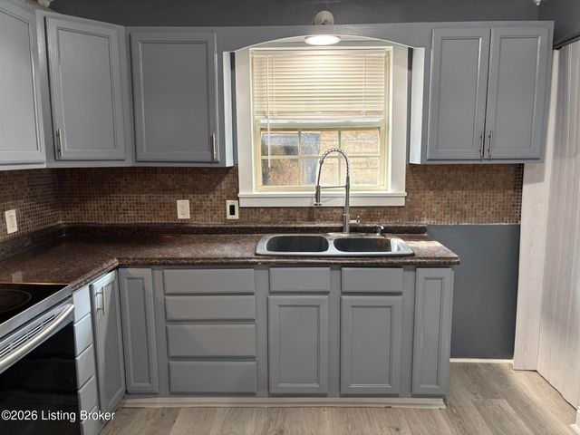 1534 Walter Ave, Louisville, KY 40215